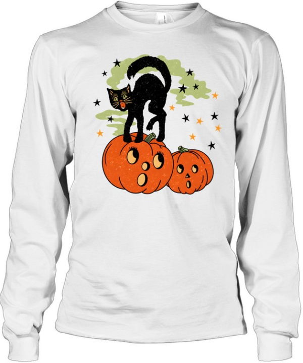 Vintage Retro Halloween Black Cat Hissing On Pumpkins  Long Sleeved T-shirt