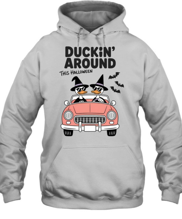 Duckin Around This Halloween Ducks In Car T- Unisex Hoodie